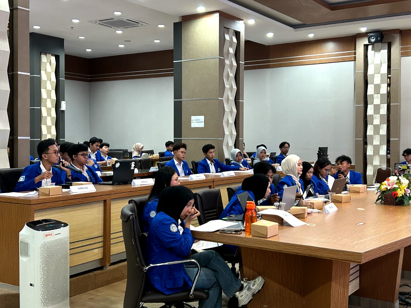 Pembahasan UU (Hari Pertama)